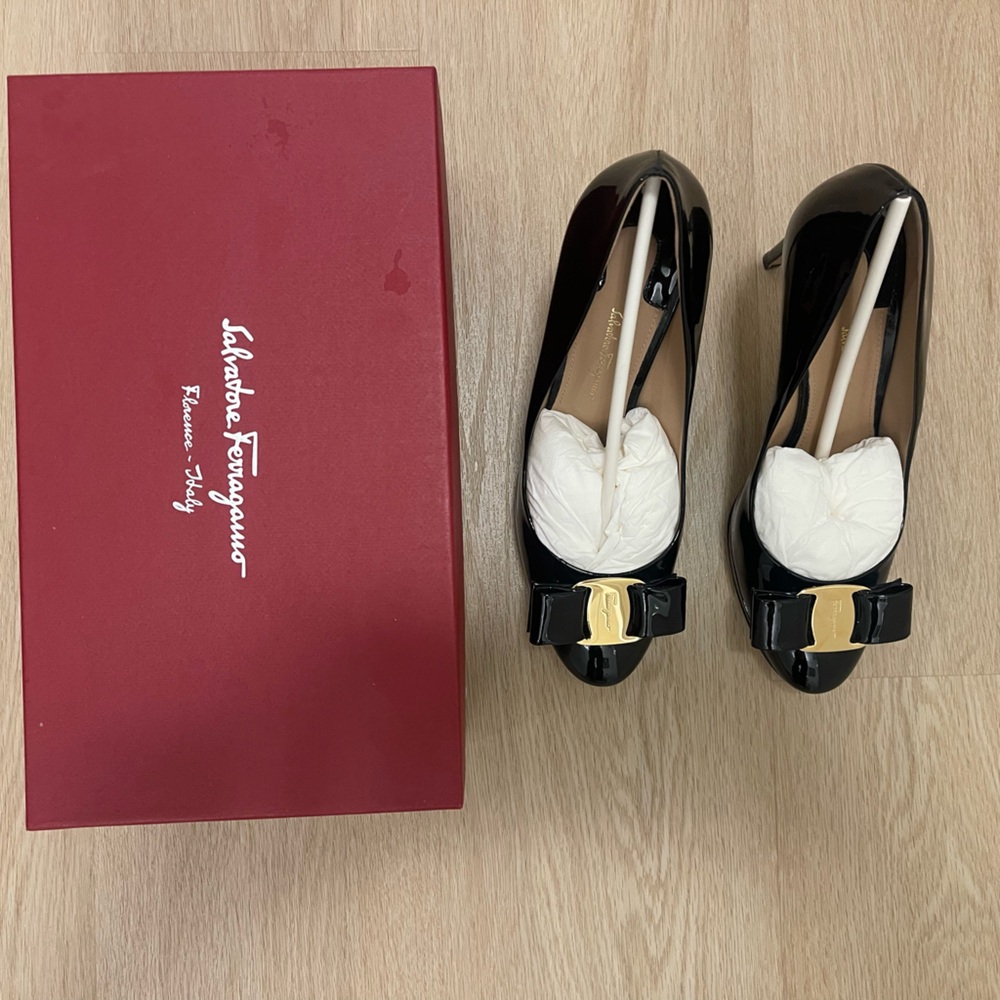 Salvatore Ferragamo Glossy Black Heels with Gold Buckle - Picture 1 of 7